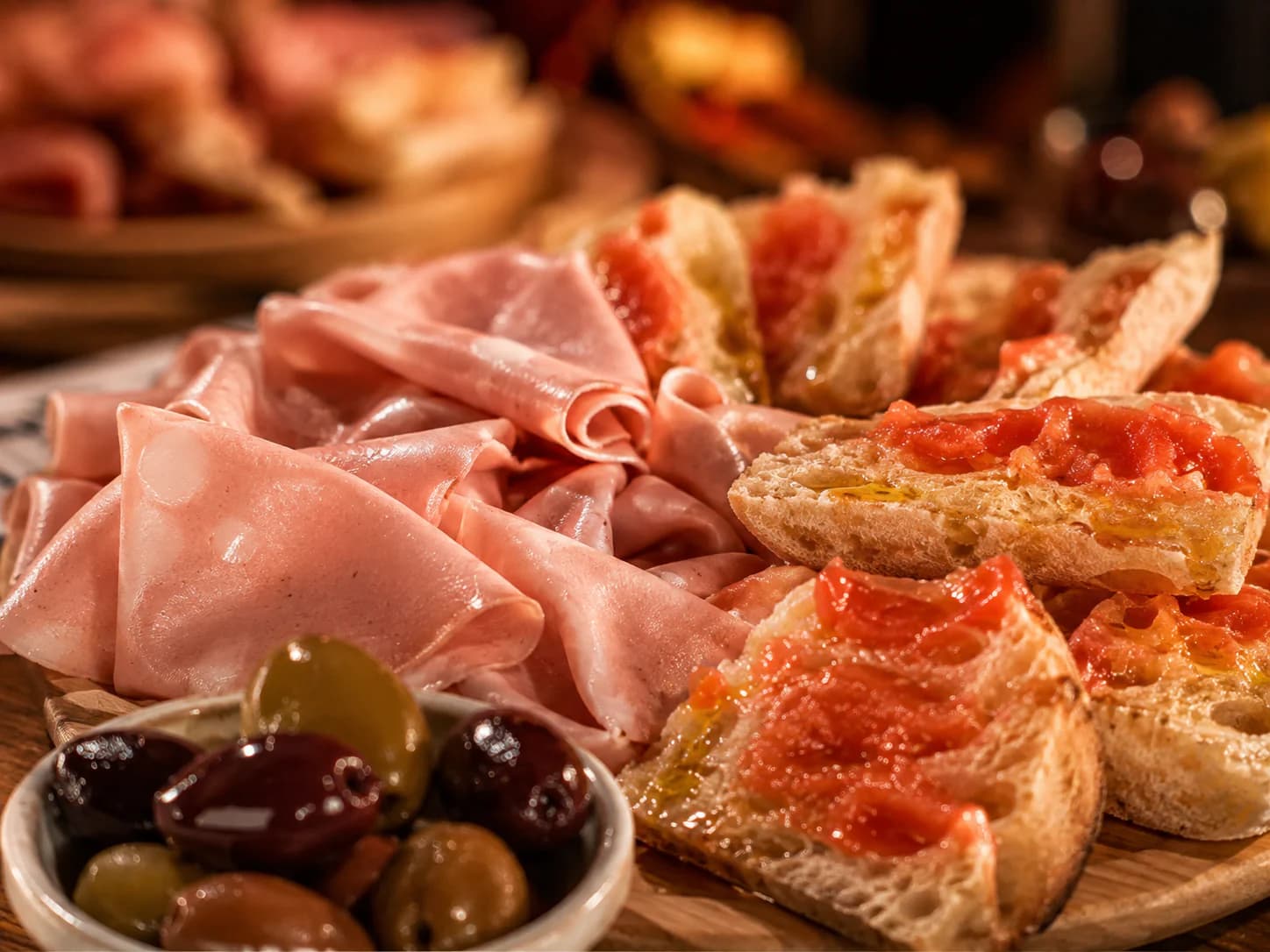 Pa amb tomàquet served with jamón and olives